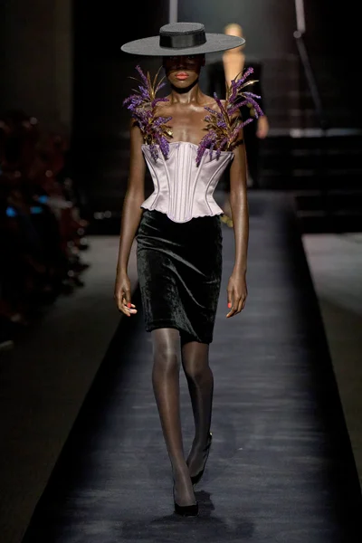 Look 28